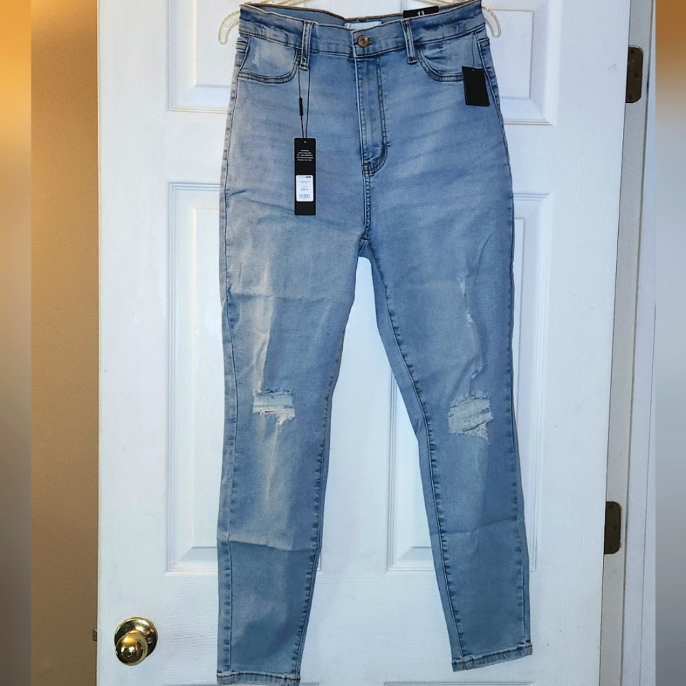 Fashion Nova - Distressed Size 13 Jeans , High Stretch